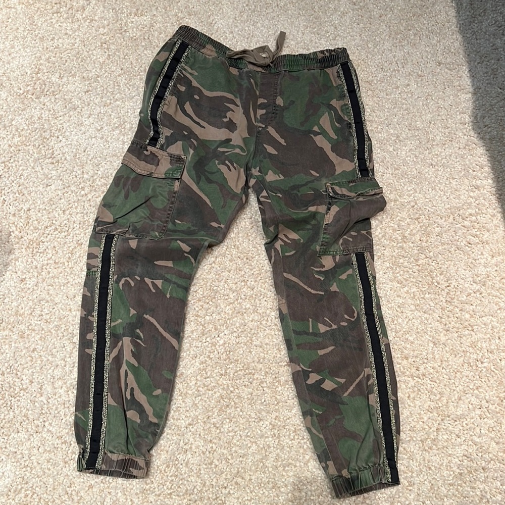 pam and gela cropped camo